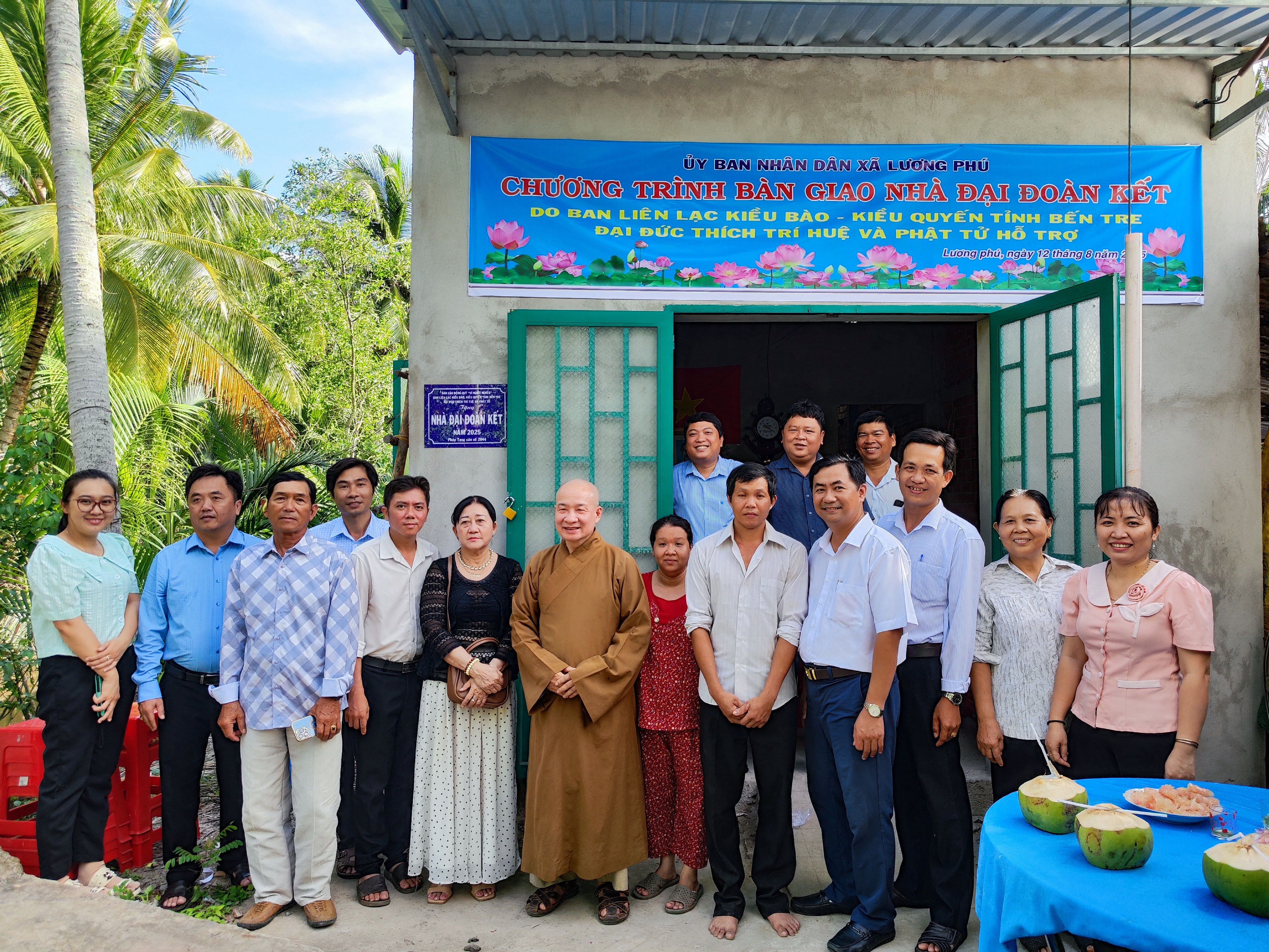 Chương trình bàn giao nhà Đại đoàn kết tại ấp Xẻo Sâu,
xã Lương Phú