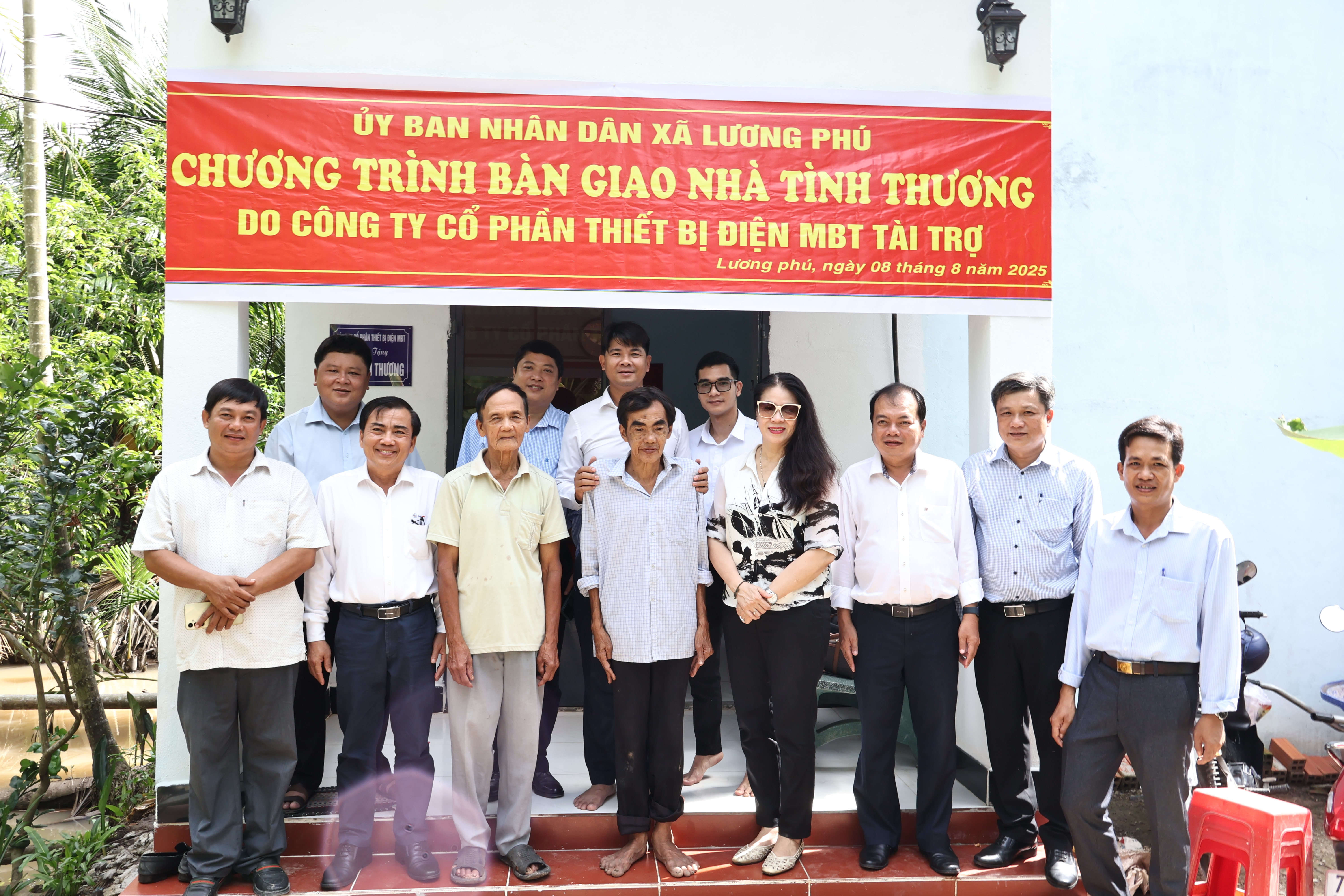 Lễ bàn giao nhà tình thương tại ấp Lương Phú, xã Lương Phú