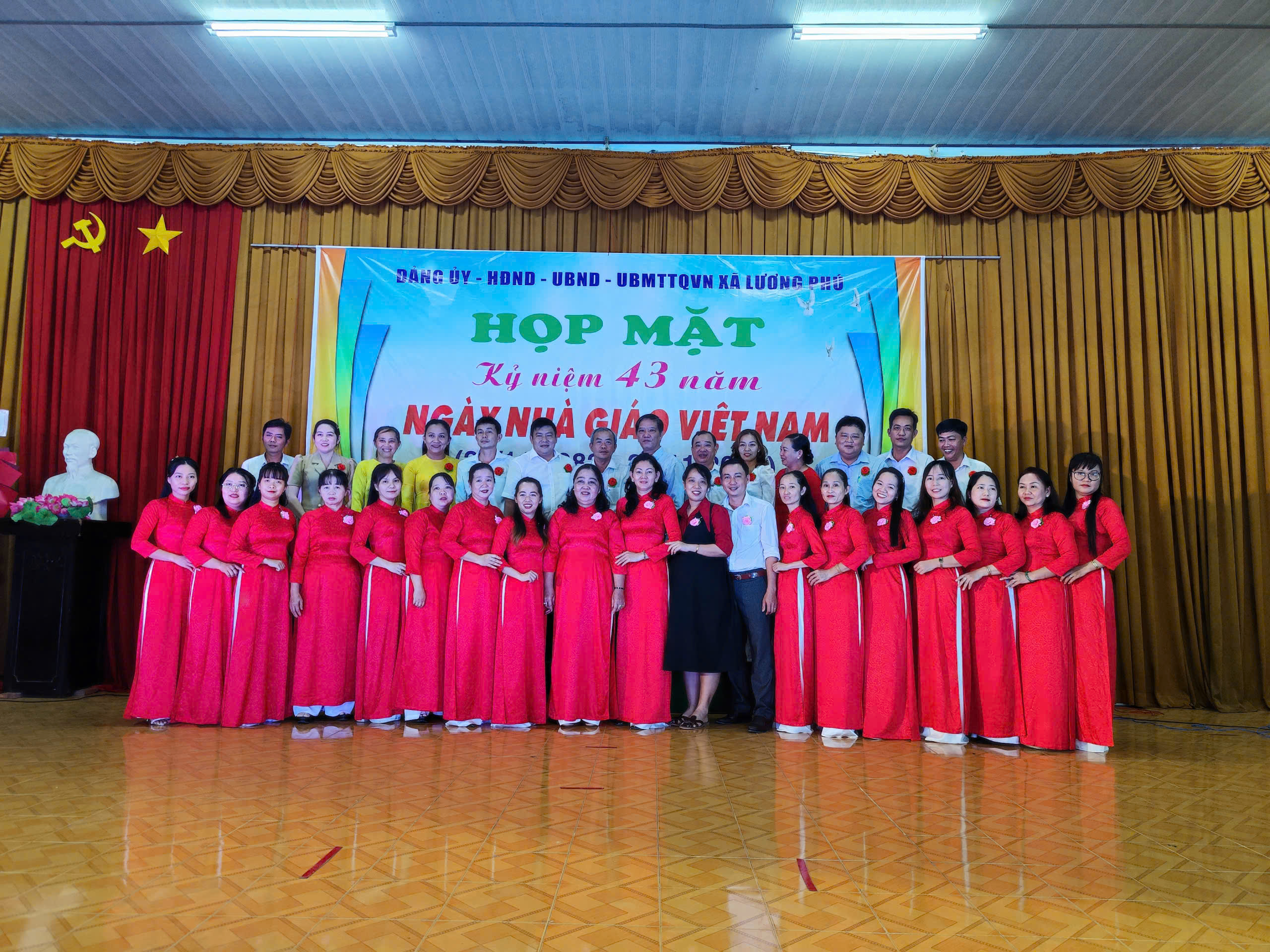 Lương Phú họp mặt kỷ niệm 43 năm Ngày Nhà giáo Việt Nam 20/11