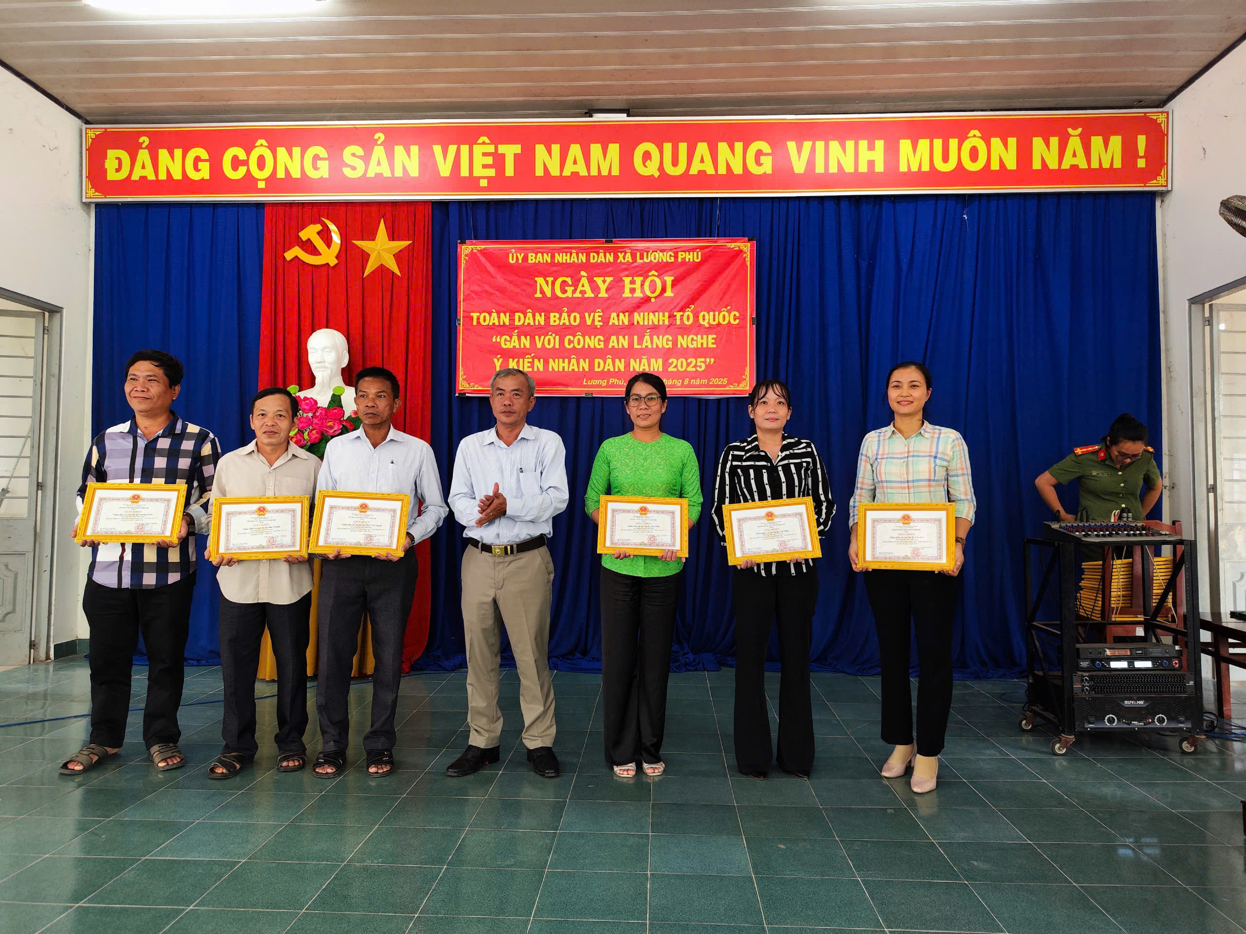 Lương Phú tổ chức Ngày hội toàn dân bảo vệ an ninh Tổ Quốc “gắn với công an lắng nghe ý kiến nhân dân năm 2025”